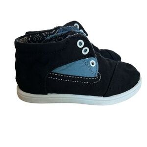 TOMS Toddler Botas Slip On High Top Sneakers Shoes in Black and Blue Canvas - 7